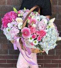 Композиция солнечный день в Грамотеино Цветочная композиция из Розы, Хризантемы, Пионы и Лизиантусы в корзине в Грамотеино